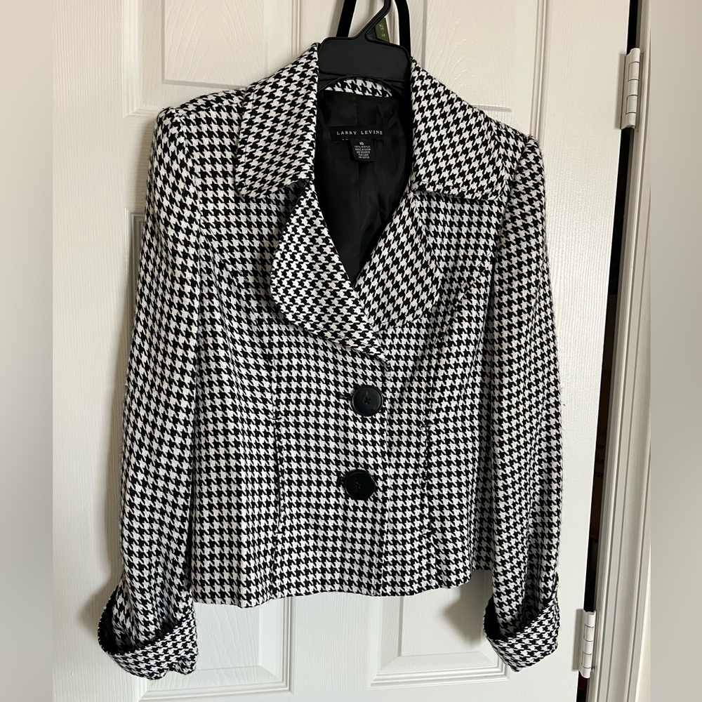 Larry Levine Black and White Houndstooth Blazer with pockets Size 10